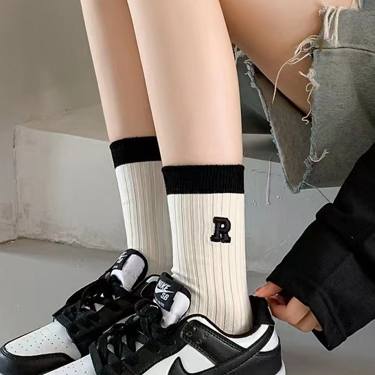 T&amp;Y Kaos kaki panjang Letter R 6756 strip garis hitam putih kaos kaki panjang korean style diatas mata kaki kaos kaki mid socks