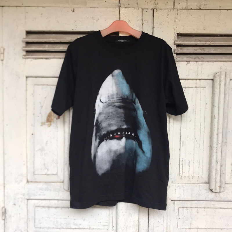 Kaos Givenchy Shark Second