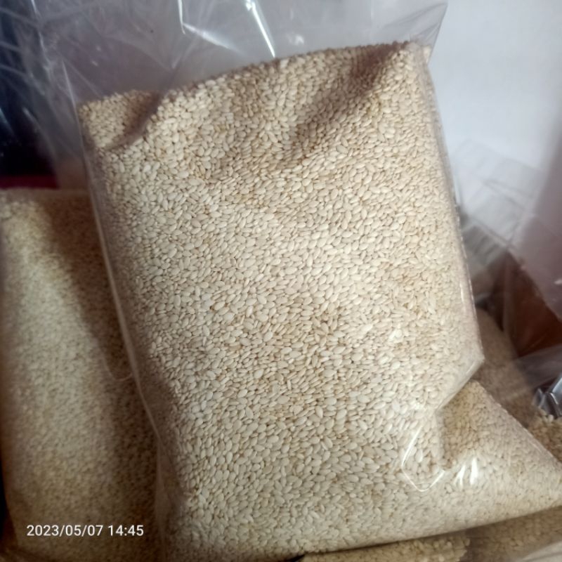 

Wijen putih/ Sesame seed 1 KG