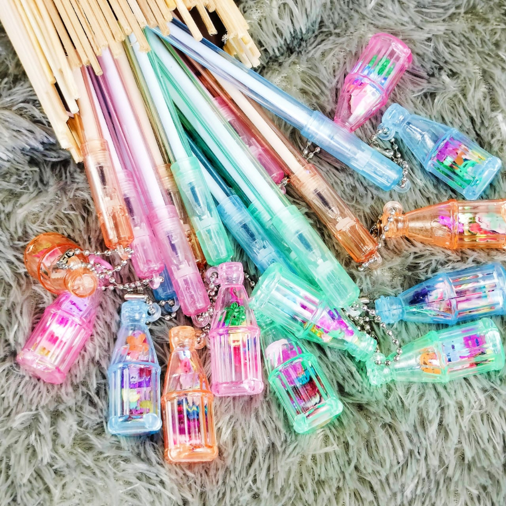 Pulpen Gantungan Botol Softdrink isi manik-manik Cute Lucu Harga Murah / Pen Gantungan  Botol isi manik ready 4 warna tinta gel hitam Alat tulis Kekinian Best Quality Bisa COD