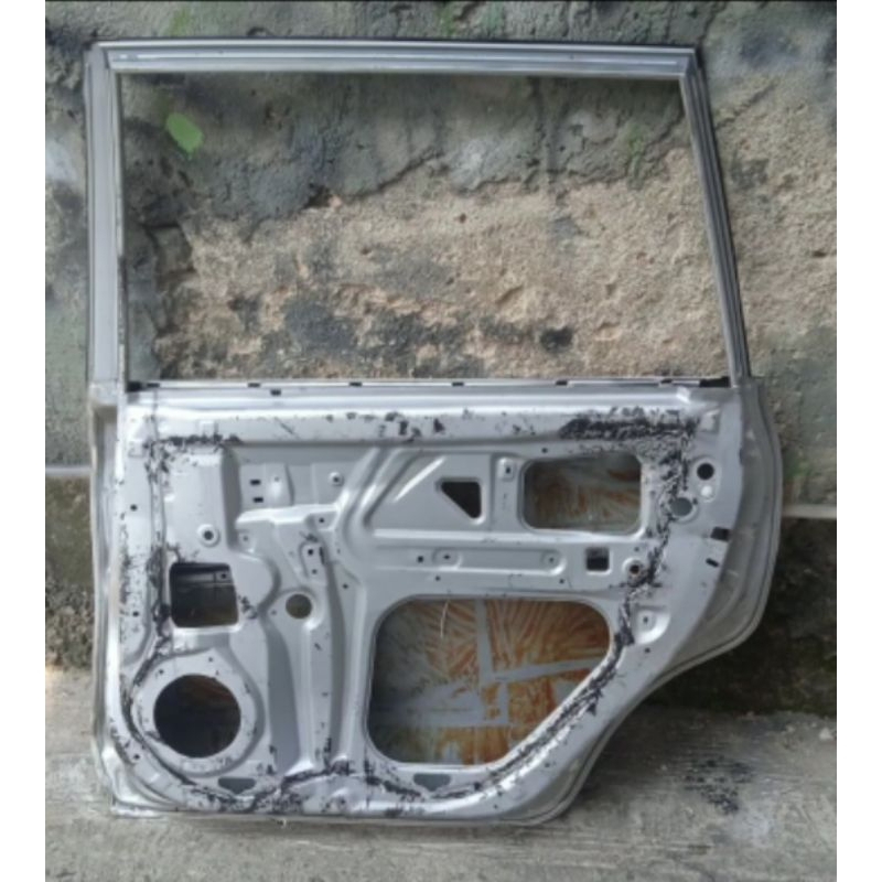 pintu belakang toyota avanza xenia 2016-2017