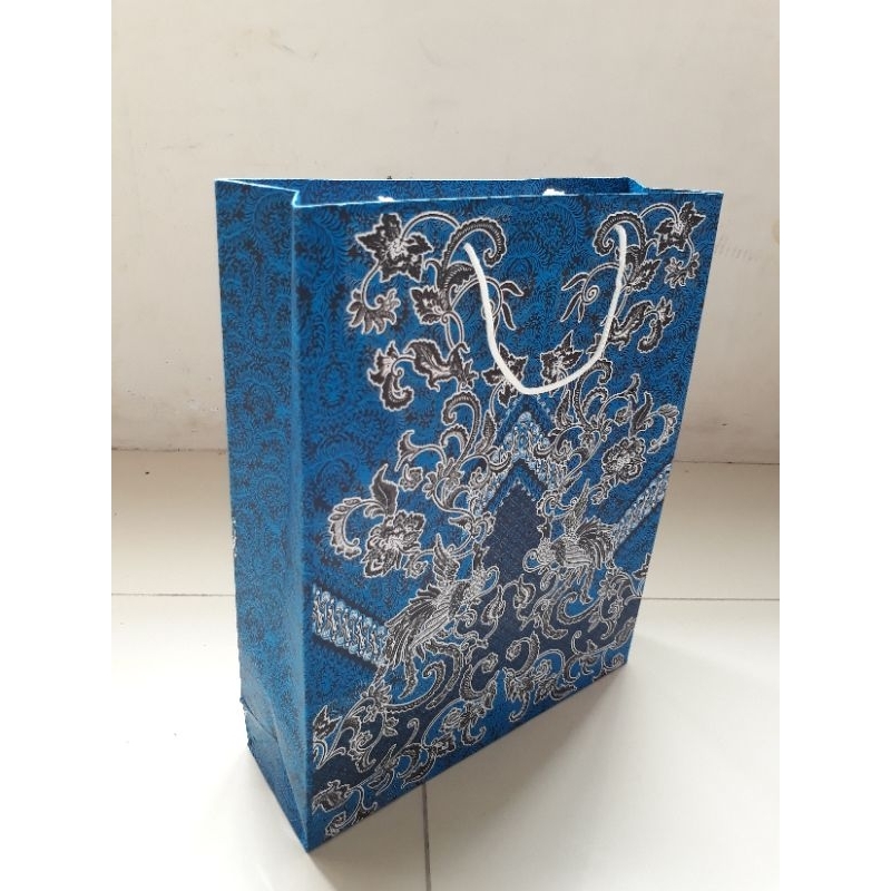 

Paper Bag Batik Sedang ukuran 25x31x8cm (12pcs)