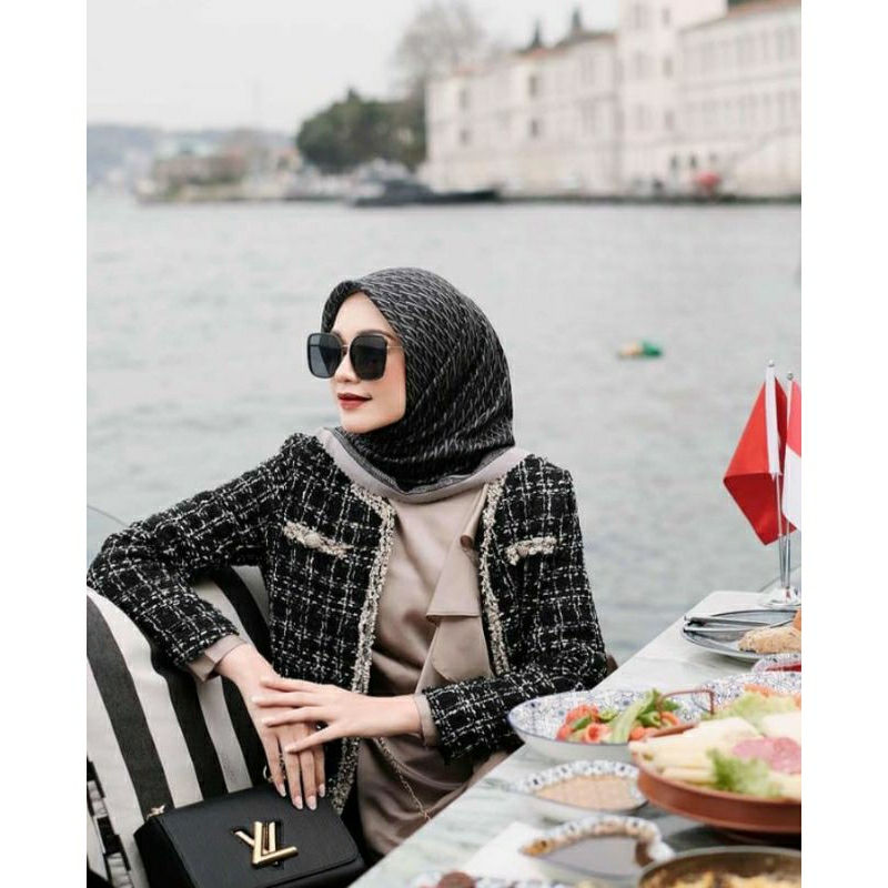 KERUDUNG/JILBAB SEGI EMPAT MOTIF VOAL 130X130
