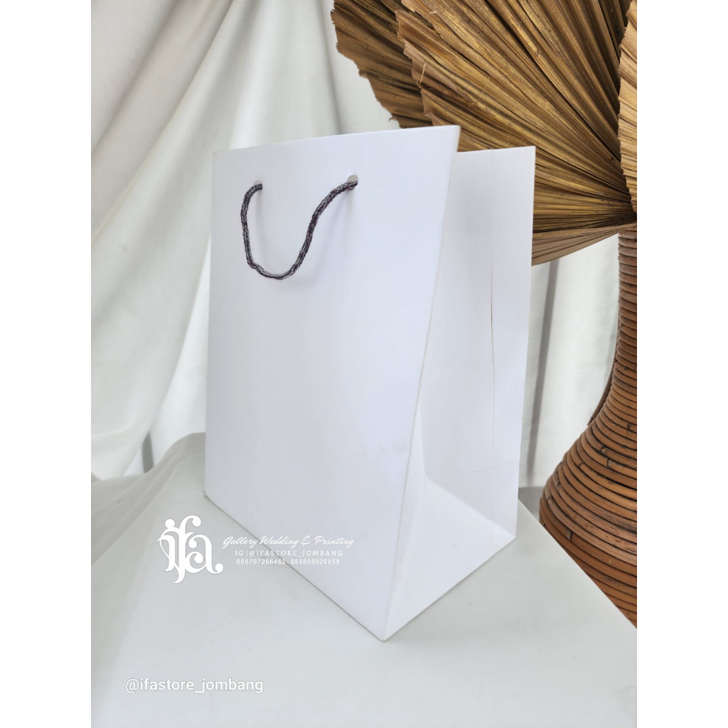 

Paper bag Putih UK 18x12x23/ Tas kertas putih