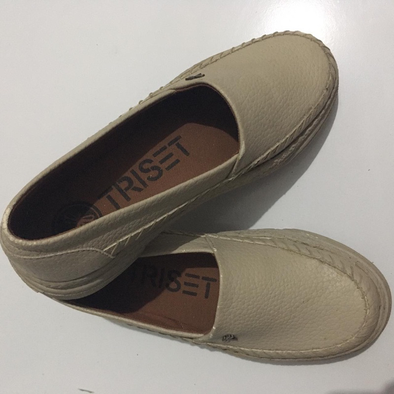 preloved sepatu triset