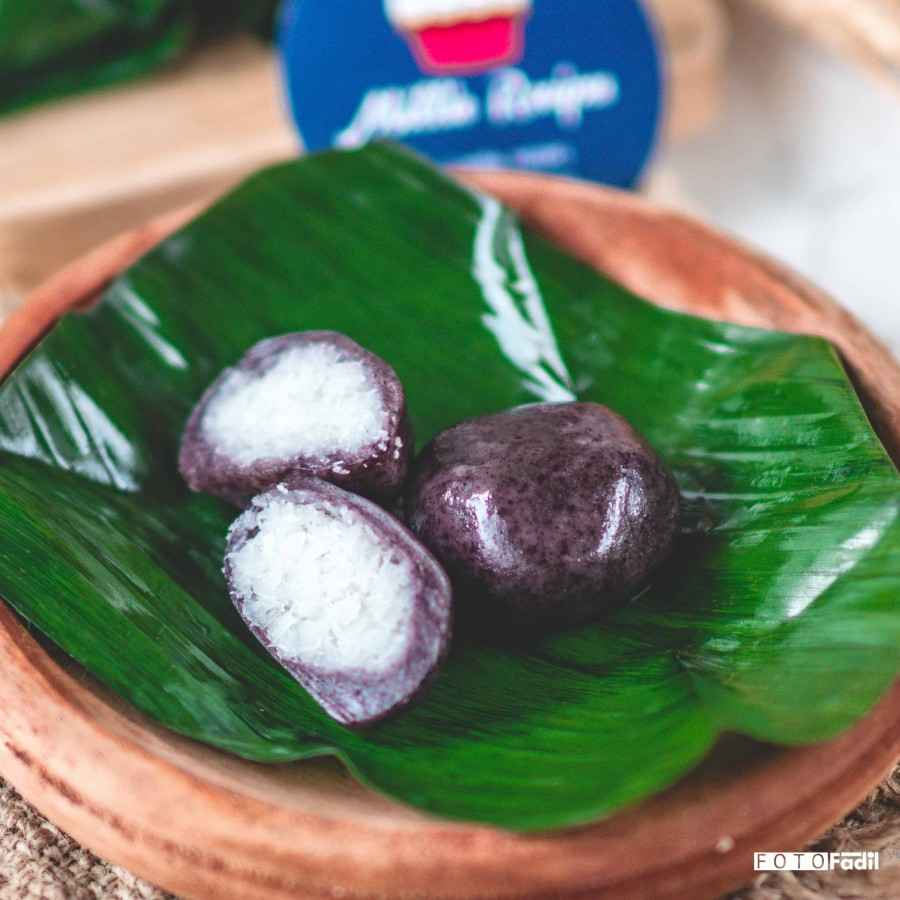 

Kue Bugis Ketan Hitam / Pandan - Isi Gula Merah / Gula Putih (HARGA 1 PACK 25 PCS)