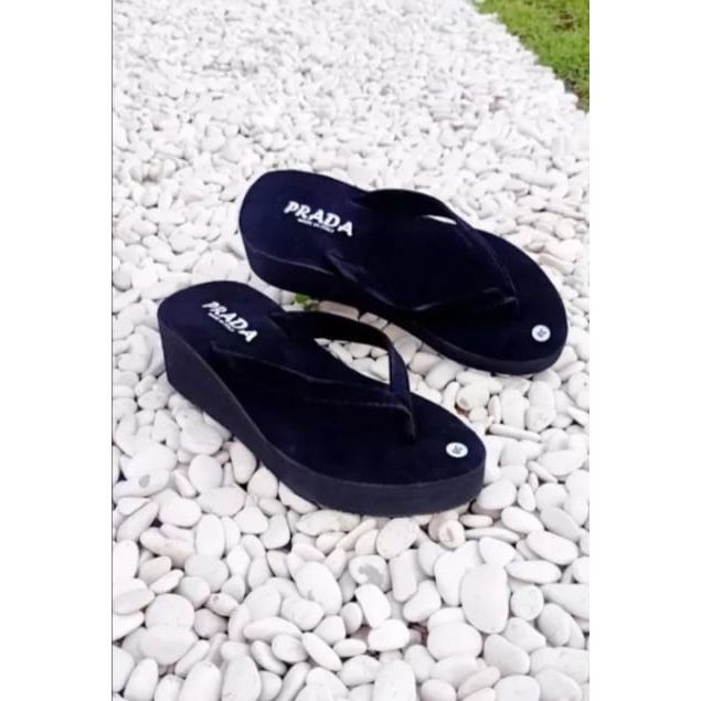 sandal wedges jepit bludru wanita dewasa