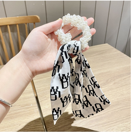 Ikat Rambut Scarf Dengan Mutiara Vintage Gaya Korea Fashion / Scrunchie Scarf Aksen Mutiara Wanita