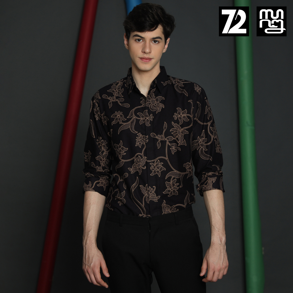 KEMEJA BATIK PRIA Slimfit Slim Fit Lengan Panjang Premium Motif Sekar Arum Warna Hitam 723392 Cap 72 - Baju Kemeja Atasan Pakaian Setelan Batik Pria Cowok Laki Laki Remaja Keluarga Kantor Lengan Panjang Modern Slimfit Slim Fit Premium Kekinian