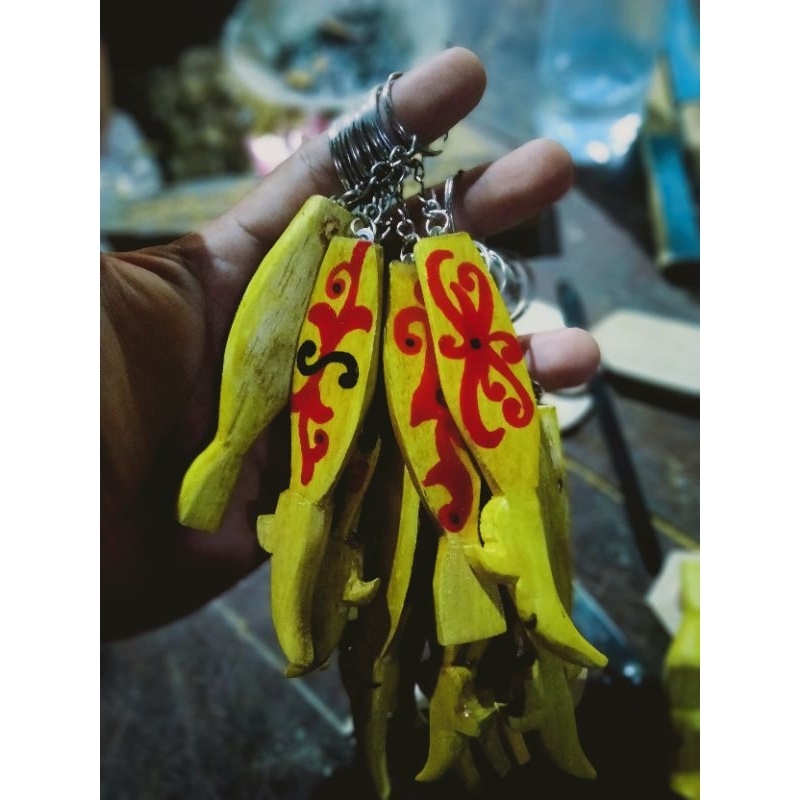 Gantungan Kunci Alat Musik Tradisional Khas Dayak Sape