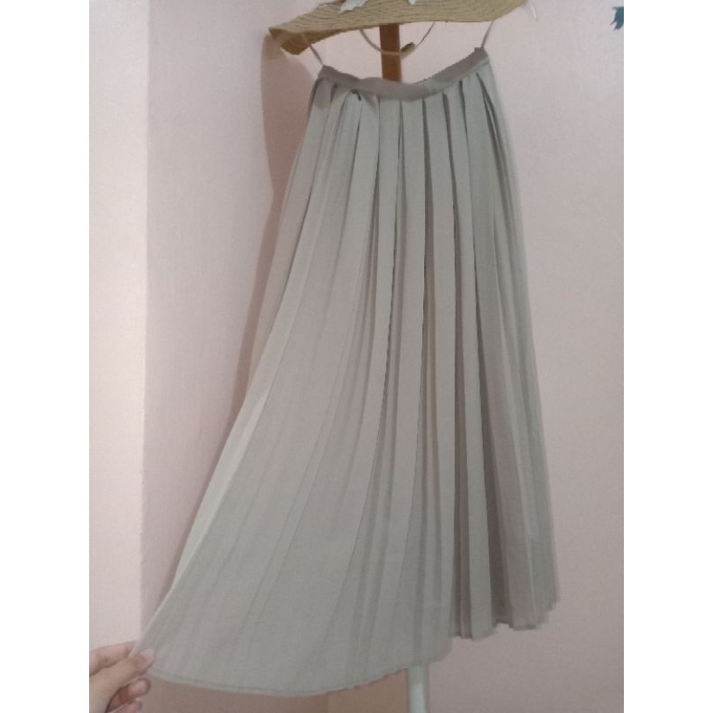 Rok panjang plisket cream