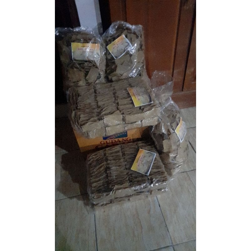 

kerupuk puli atau gender khas magetan ( kemasan 2.5 kg / 1 Bal)