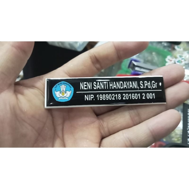 

name tag (nama dada) pake logo resin