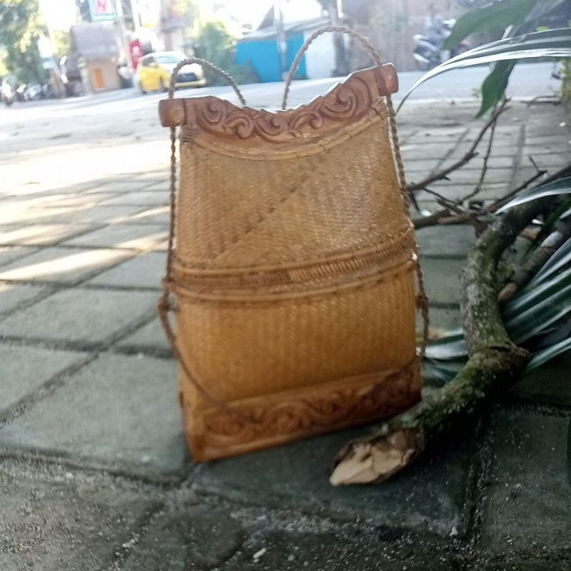 GANDEK (tas anyaman bambu )