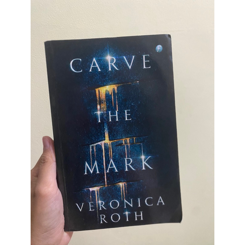 PRELOVED CARVE THE MARK - VERONICA ROTH