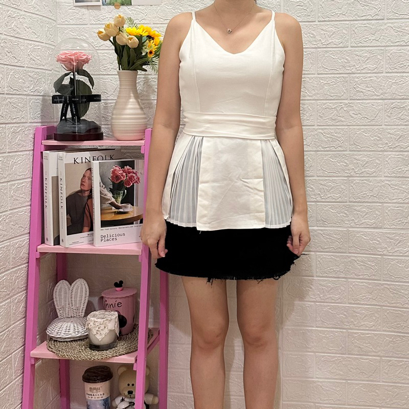 𝙋𝙍𝙀𝙇𝙊𝙑𝙀𝘿 Yuan White Sleeveless Tank Top Belted Pleats Blouse Putih Simple Casual Fashion Wanita