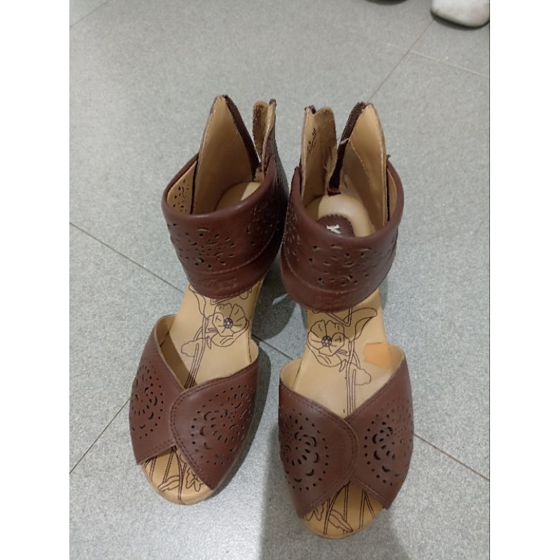 Preloved Sepatu Kickers Cewek Original