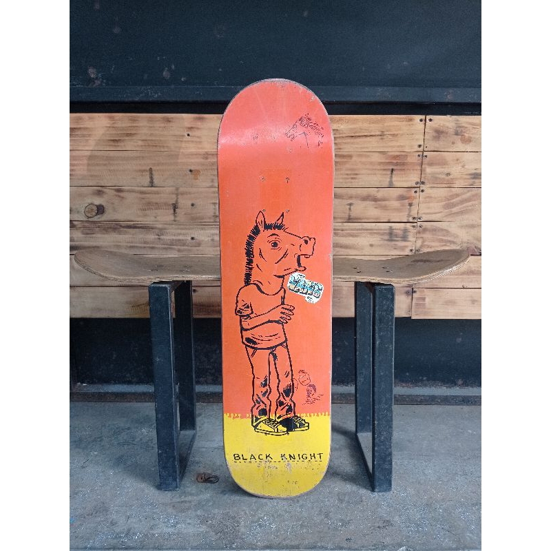 Skateboard deck black knight 8.0 94% bekas