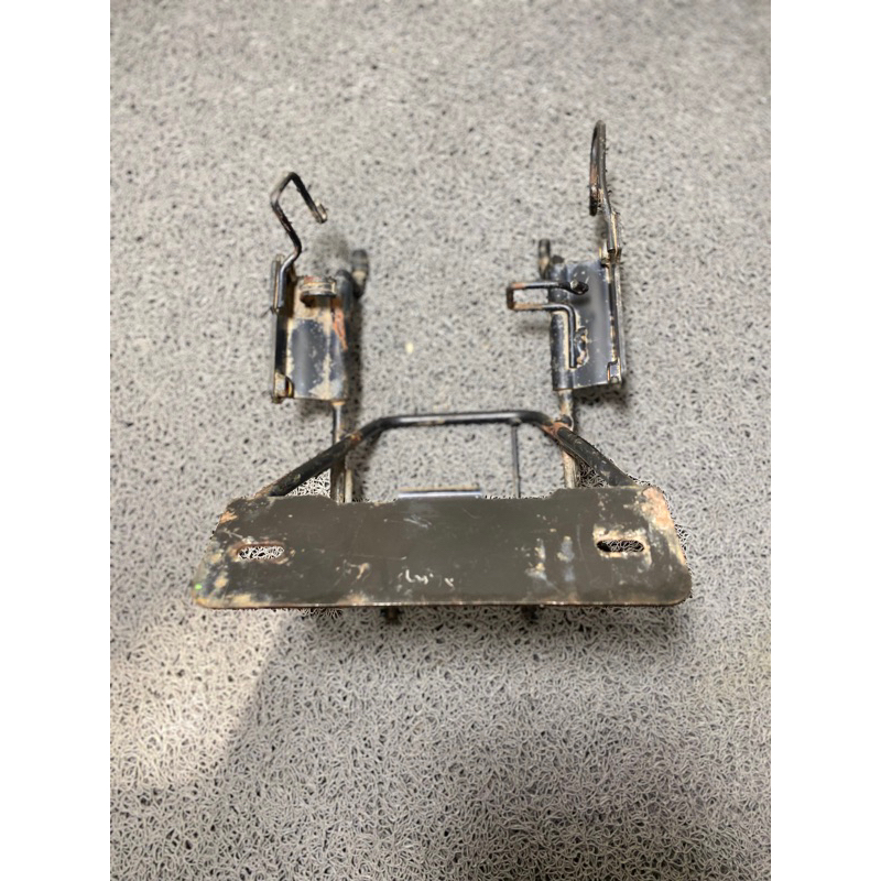 breket dudukan pangkon lampu tirev tiger revo barong,ori copotan motor, untuk tahun 2009 2010 2011 2