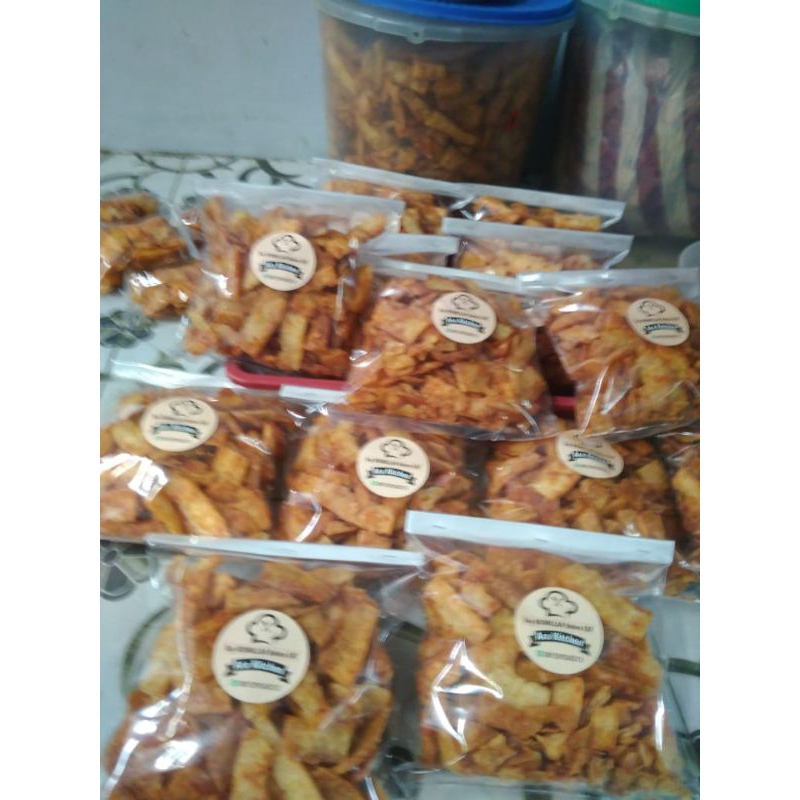 

Balung kethek/ Keripik singkong pedas manis// Keripik Singkong renyah// Singkong bestak// Manggleng renyah// Singkong pedas manis// Kripik singkong renyah 250gr kemasan plastik