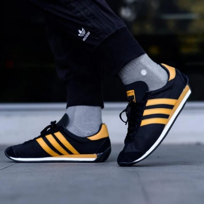 Adidas Country OG &quot;Black Yellow&quot;