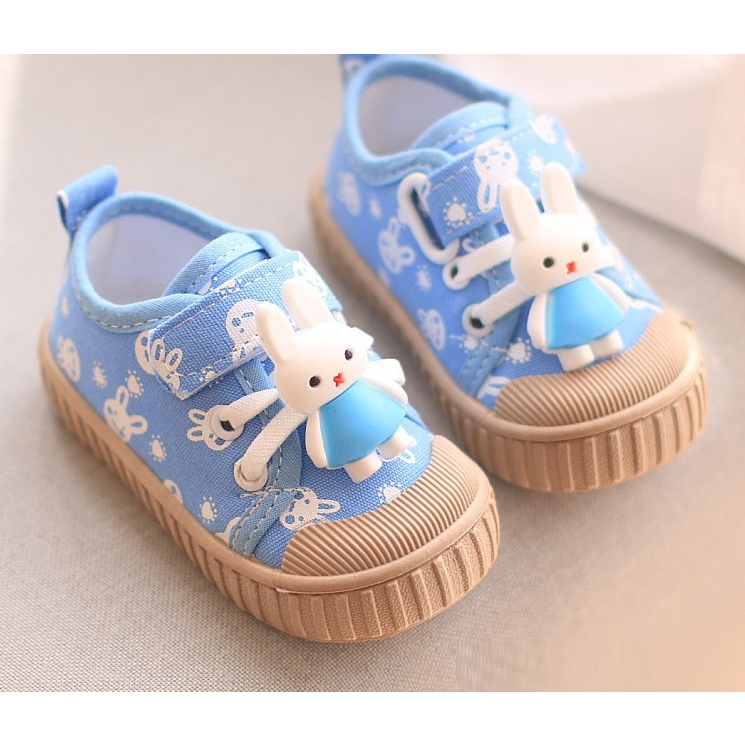 721 Sepatu kanvas bayi dan anak motif boneka kelinci