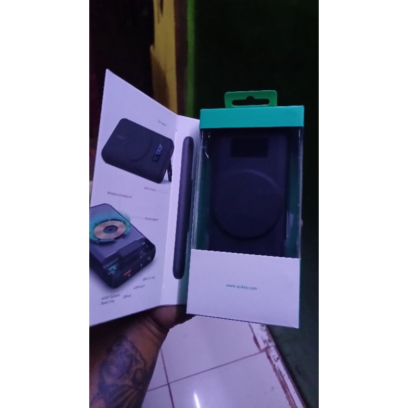 AUKEY PB-WL02i Power Bank Wireless Charging 10000mAh MagSafe