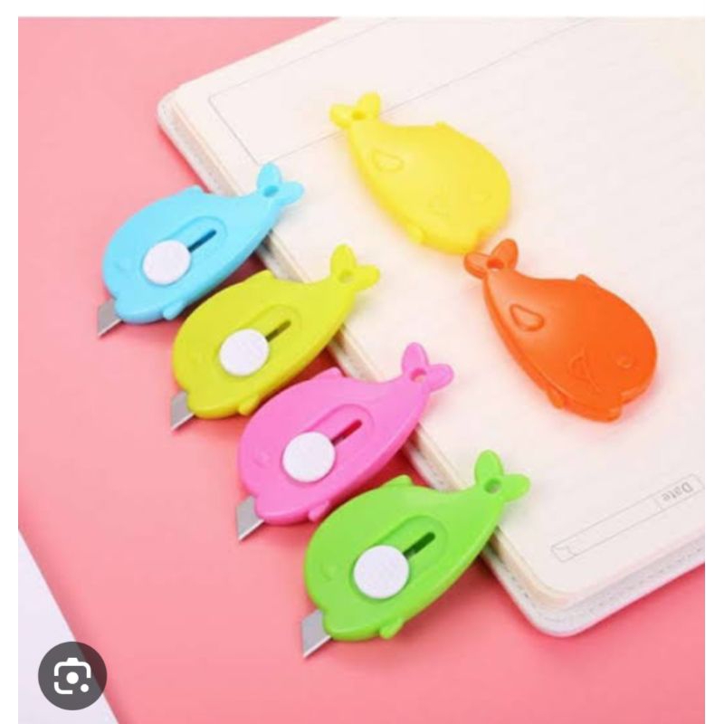 

CUTTER MINI/CUTTER PAKET/CUTTER KECIL/CUTTER KERTAS/CUTTER LUCU