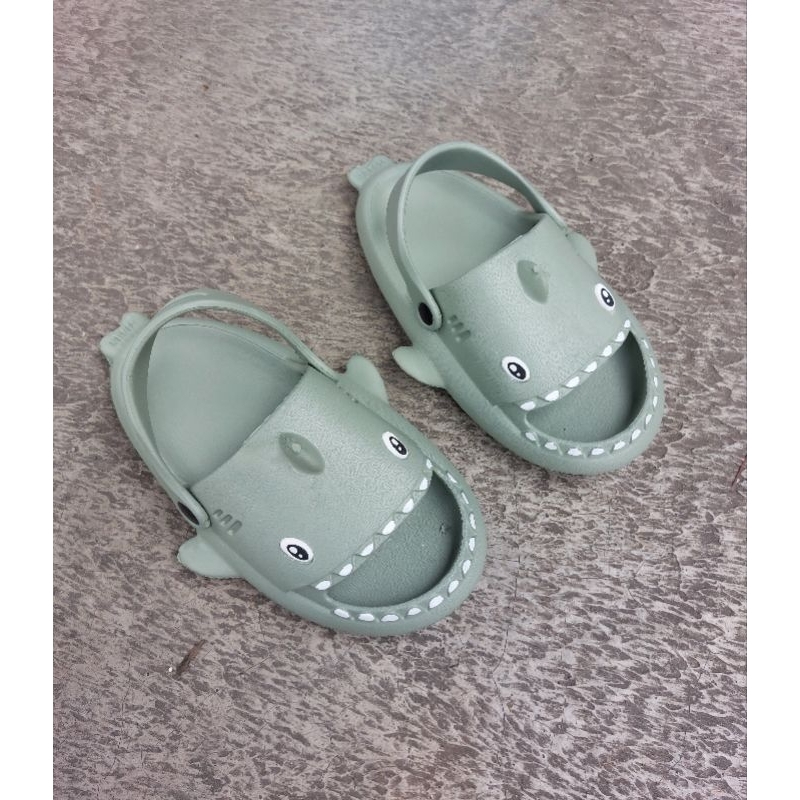 Sandal Hiu Anak Laki laki Dan Perempuan Sandal Anak Hiu Tali Belakang Unisex Sandal Anak Trendy Kekinian Baby Shark Terbaru