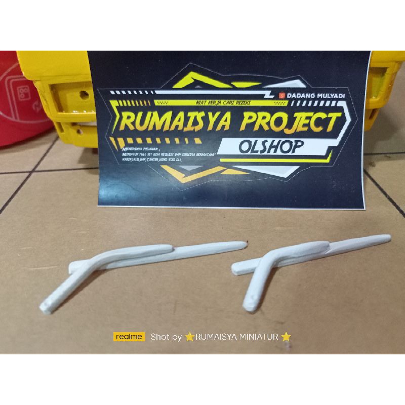 Miniatur wiper truk giga canter