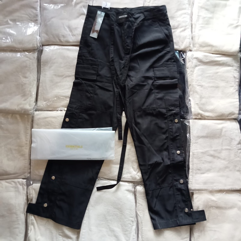 CELANA PANJANG HITAM CARGO FEAR OF GOD