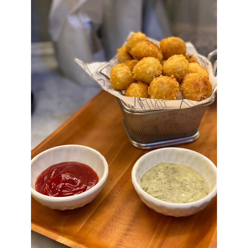 

Frozen Bitterballen with creamy dipping sauce