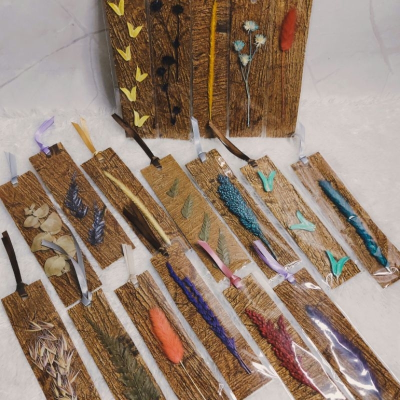 

Book Mark /Pembatas Buku / Dried Flower / Estetic Book Mark / Hiasan Buku / Dekorasi Buku