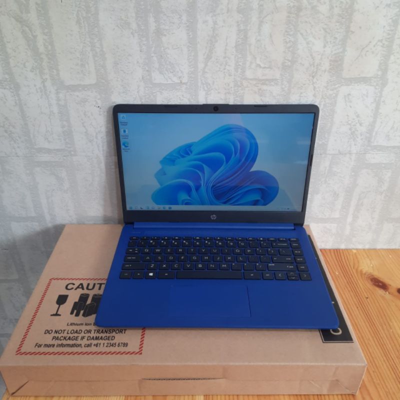 Laptop Hp 14-fq0037nr Touchscreen Amd 3020e Vga Amd Radeon Vega 3 Graphics Ram 4 Gb / Emmc 128Gb