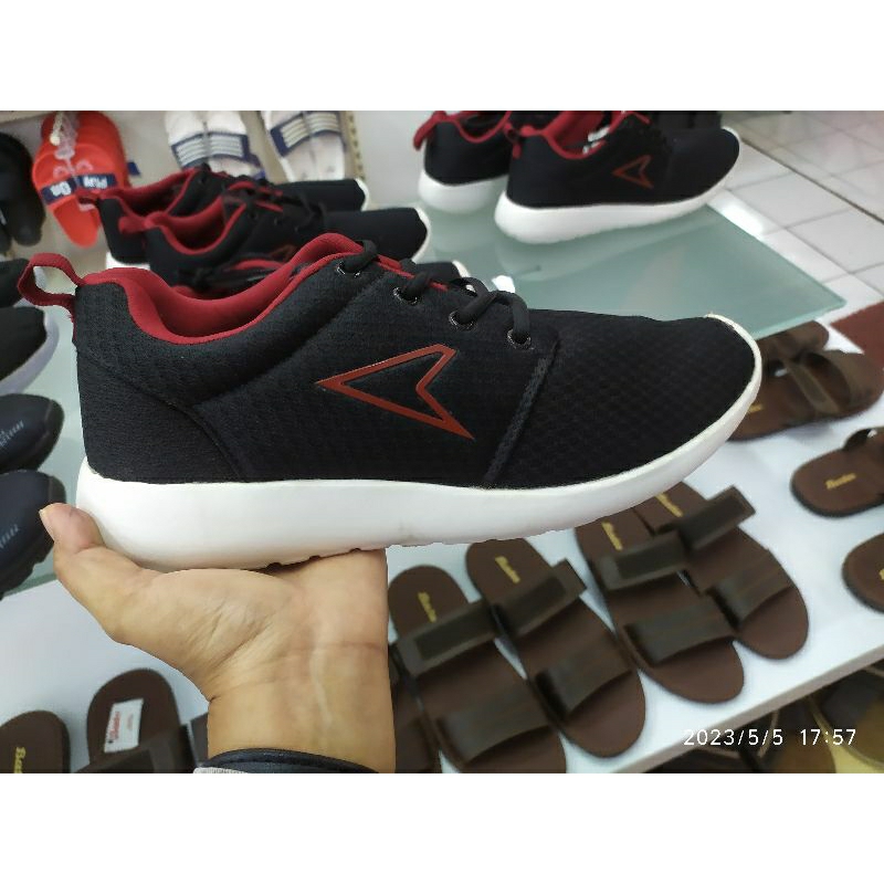 sepatu sneaker power (bata)