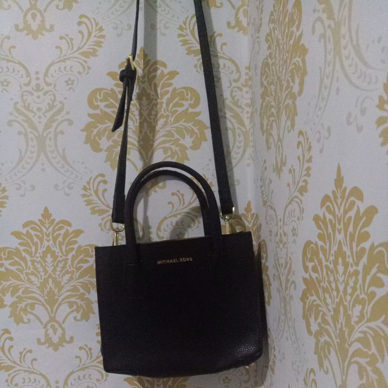 tas selempang merk Michael Kors kwalitas Premium bahan kulit asli
