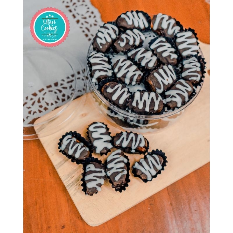 

KUE KERING KURMA COKLAT PREMIUM KUE LEBARAN