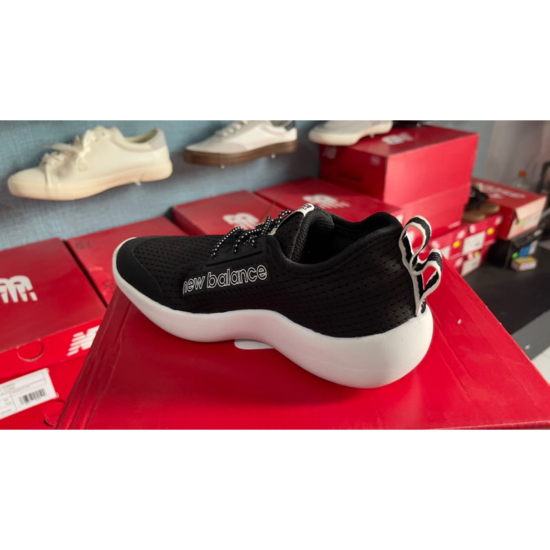 Sepatu Anak Wanita New Balance YARCV