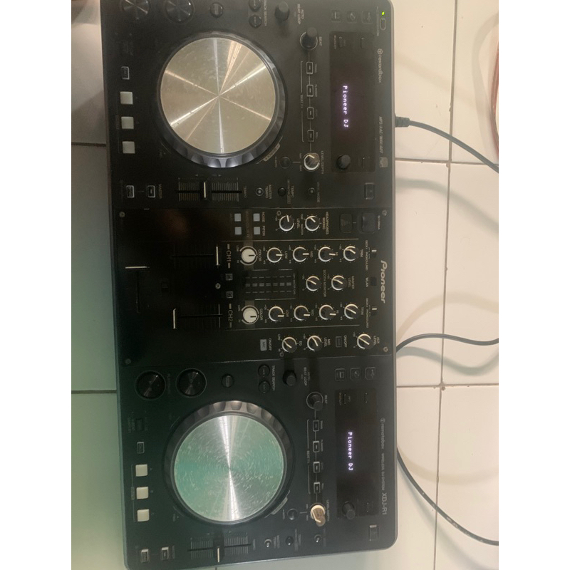 xdj R1