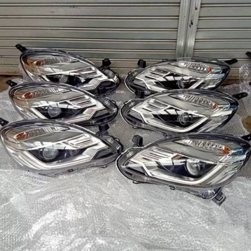 Headlamp lampu depan mobilio rs