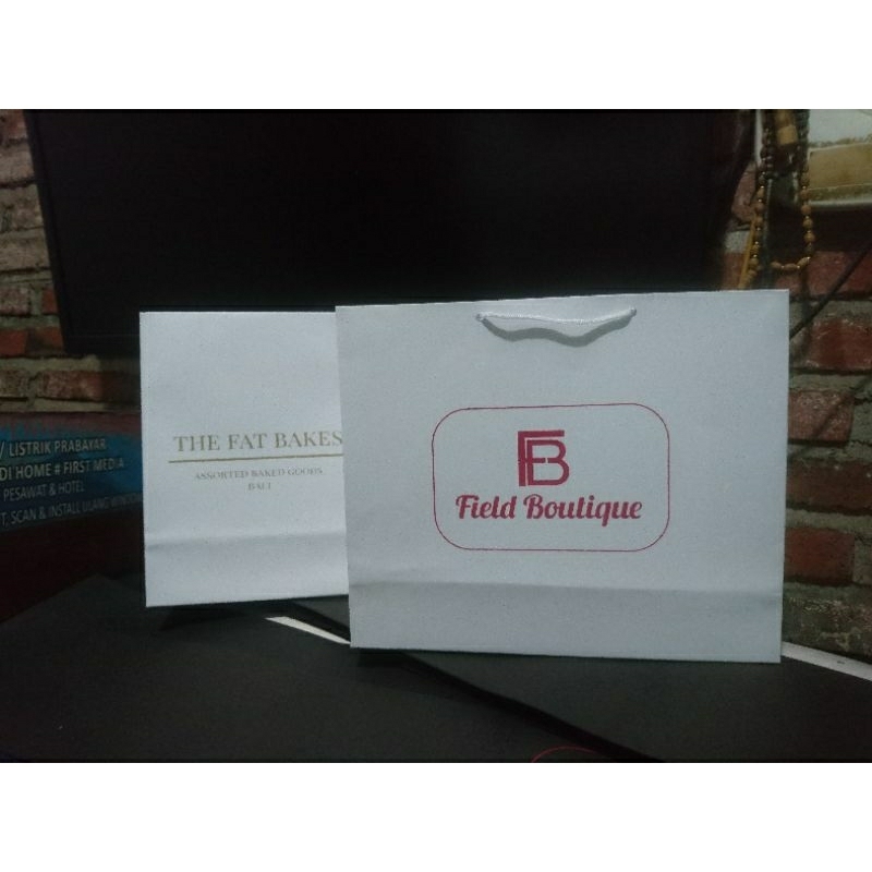 

PAPERBAG PUTIH FREE SABLON UK 29 X 10 X 25