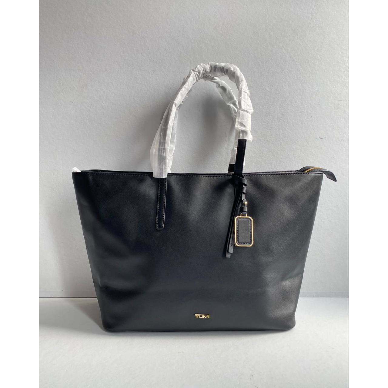 Tumi Everyday Tote leather bag in black ghw ori