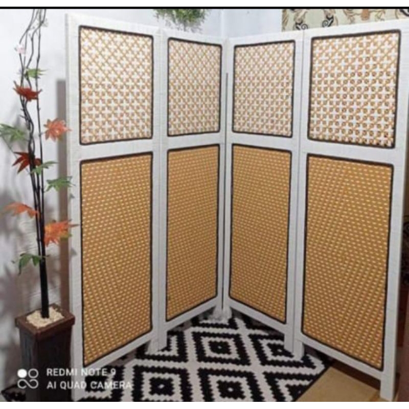 PARTISI ROTAN SINTETIS PENYEKAT/PEMBATAS RUANGAN