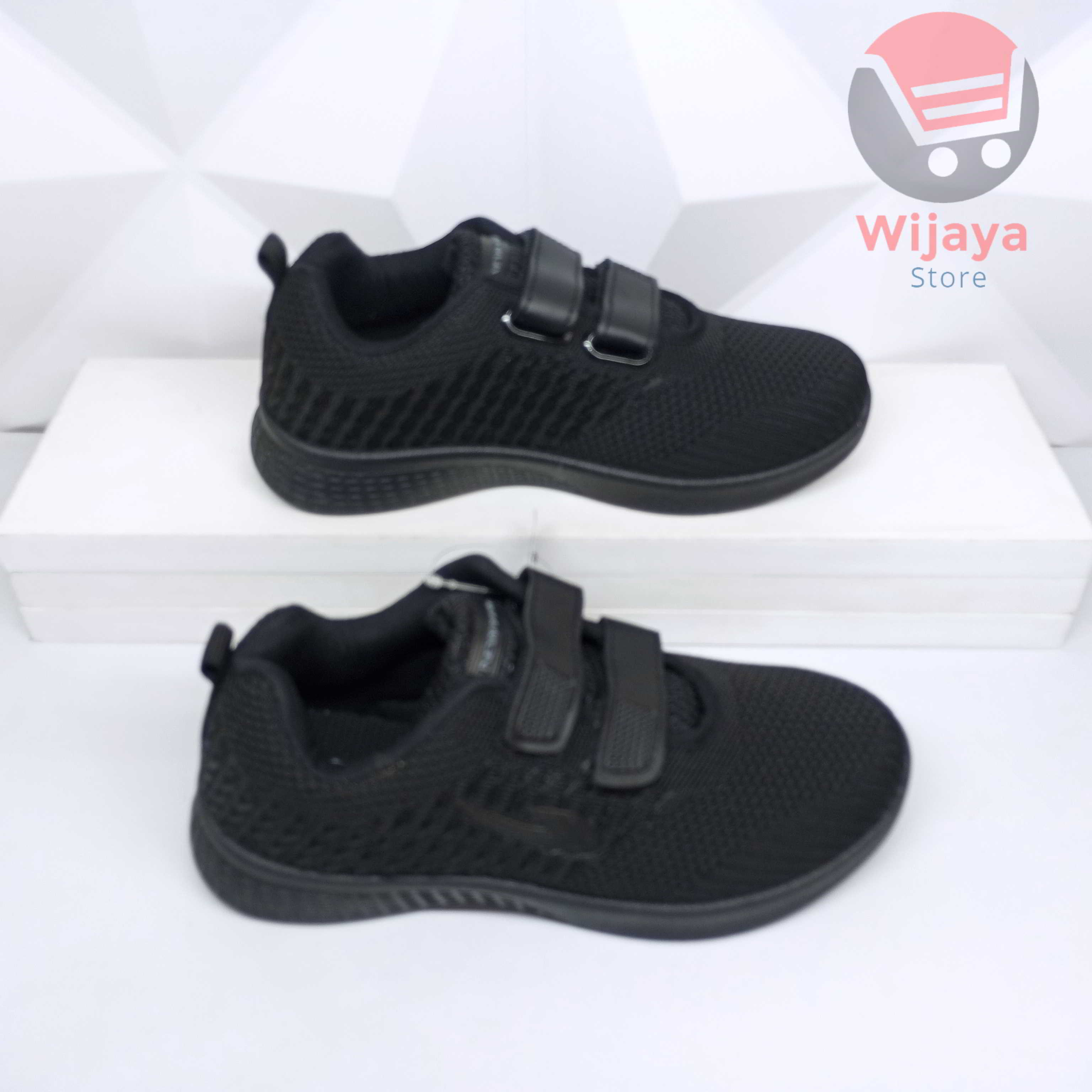 Sepatu Sekolah Anak New Era 33-36 Desain Sneaker Hitam Polos Putih dengan Strap Velcro dan Magnet yang Praktis CINDY CRISTAL MAGNETI ROSA MAGNUM ALISA