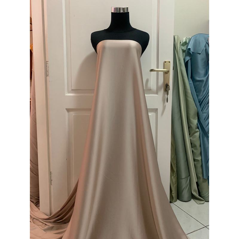 1/2 Meter Kain Satin Silk Armani Original Mewah Warna Nude Latte