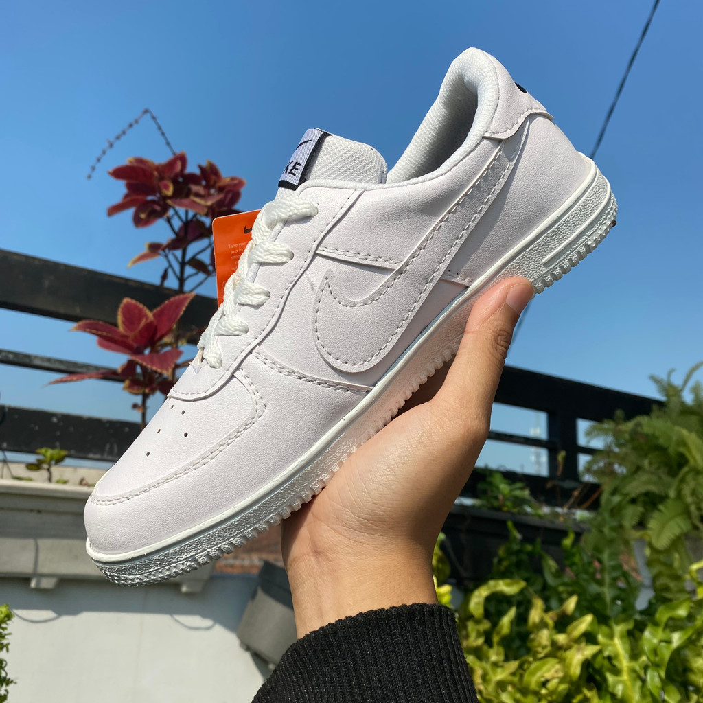 Sepatu Cowok Original 100% Sneakers Pria Trendi Sepatu Pria Import Kekinian Style Casual & Modis