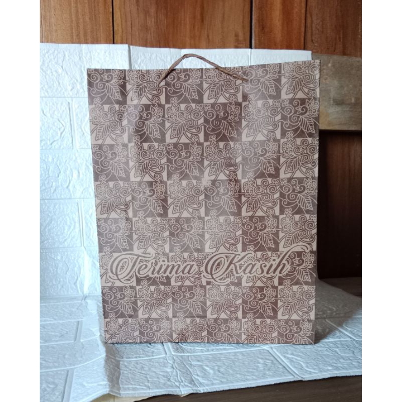 

100 PCS PAPER BAG TAS PAPER BAG BESAR PAPER BAG SOVENIR PAPER BAG BATIK UK 25X22X6 CM
