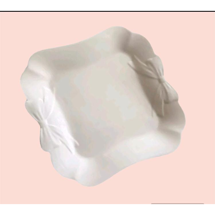 piring saji piring makan model kotak dengan motif pita warna putih ada 2pilhan size bahan keramik im