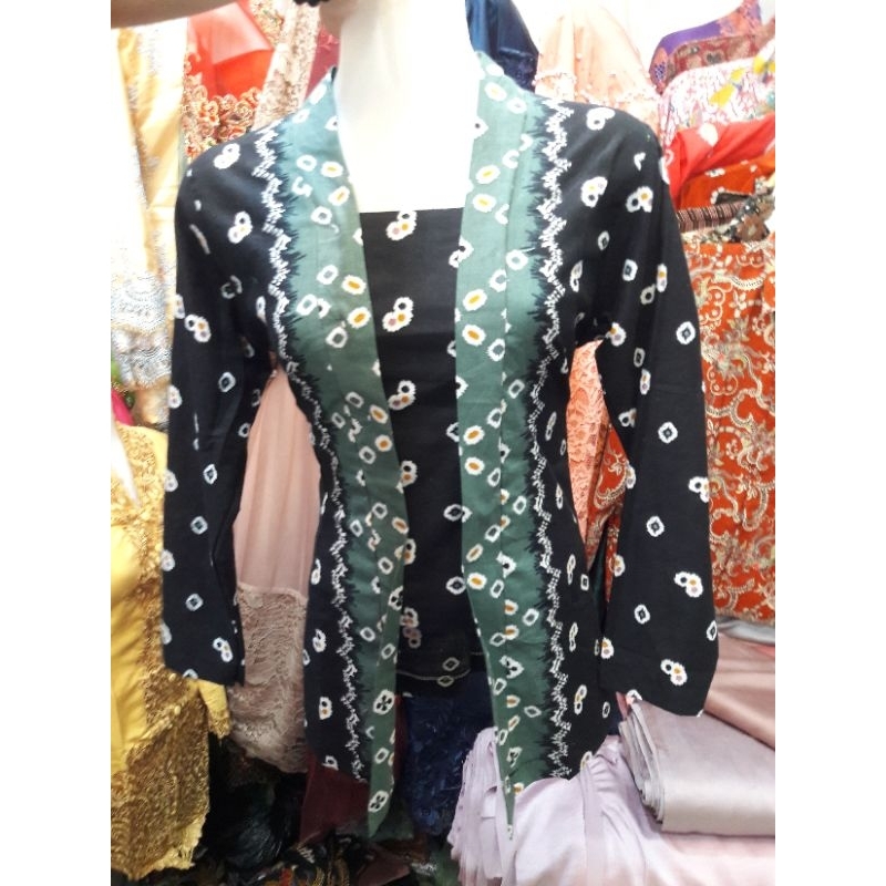 Kebaya jumputan kutu baru hitam