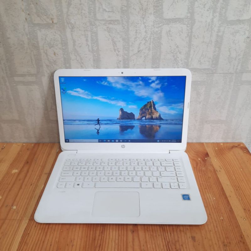 Laptop Hp Stream 14 inch Intel Celeron  Windows 10 Ram 4Gb UHD  Super Slim, Enteng ringan